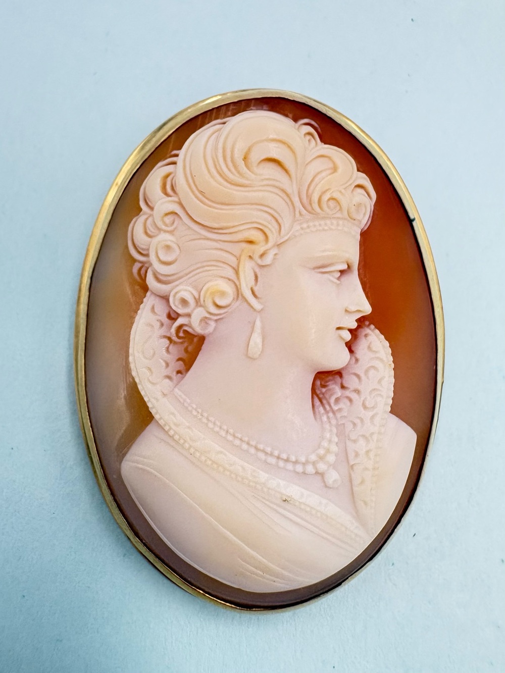 Antique Victorian/Early Edwardian (1880-1910) 12K Hand Carved Shell Cameo Brooch